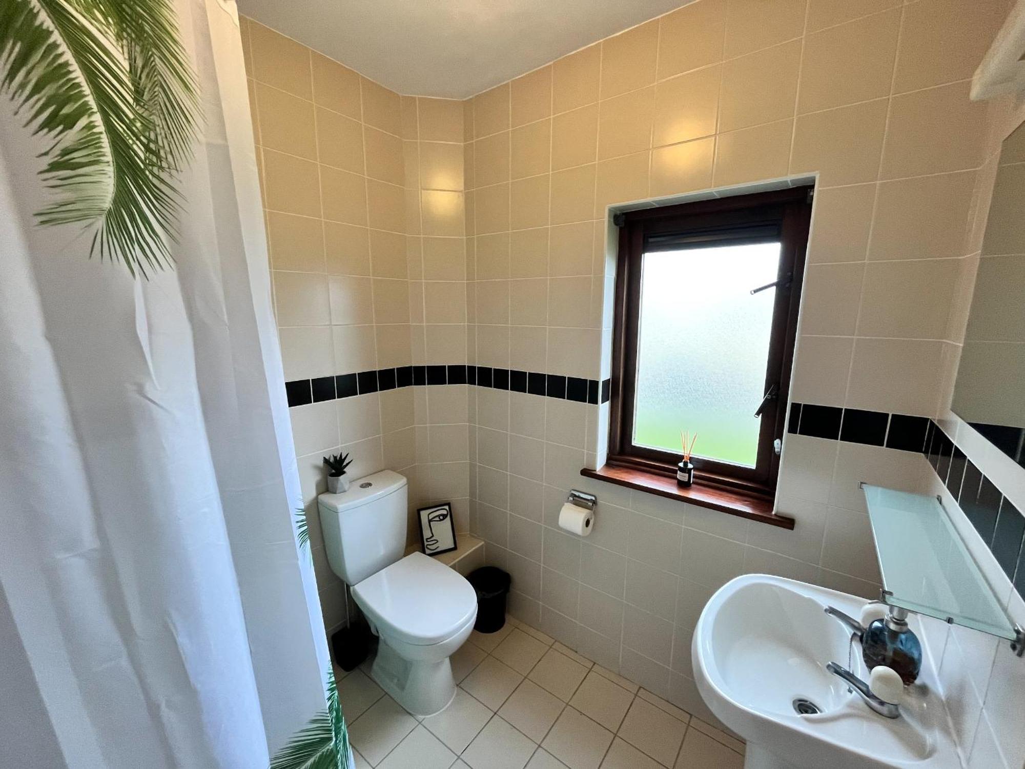 Sea Whispers - My Charming Costal Retreat In Youghal Ngoại thất bức ảnh